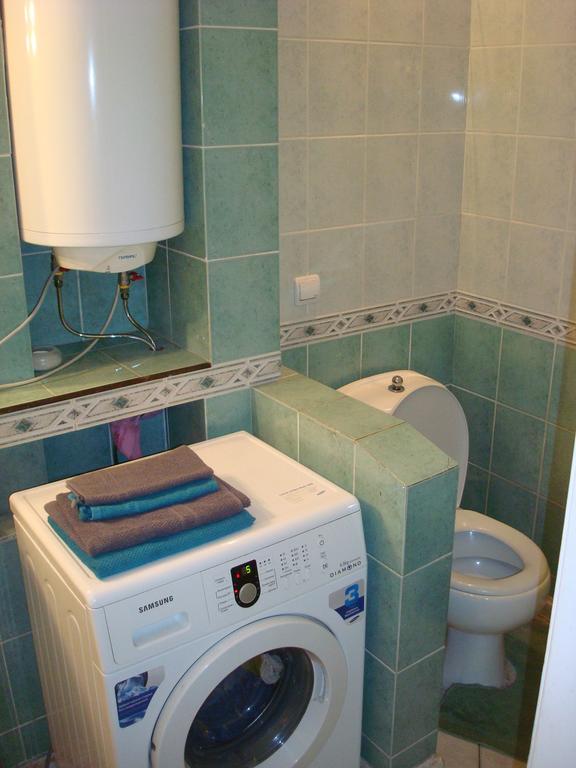 Apartment on Privokzalnaya 2/1 Vinnytsia Bagian luar foto