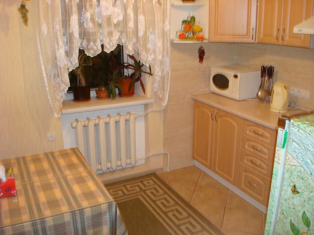 Apartment on Privokzalnaya 2/1 Vinnytsia Bagian luar foto